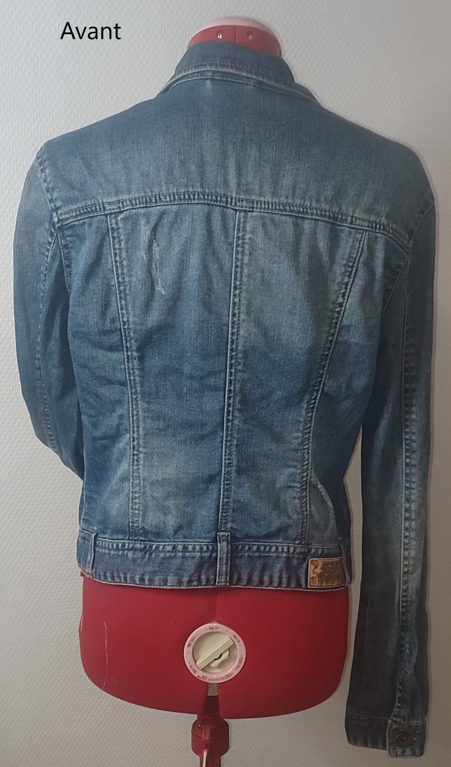 Veste en jean lumineuse – Image 4